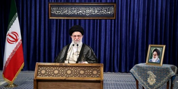 دست تحریف در کمین دفاع مقدس است دست تحریف در کمین دفاع مقدس است