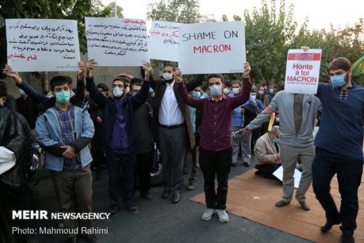 بازتاب تجمع اعتراضی مقابل سفارت فرانسه در تهران در رسانههای خارجی بازتاب تجمع اعتراضی مقابل سفارت فرانسه در تهران در رسانههای خارجی