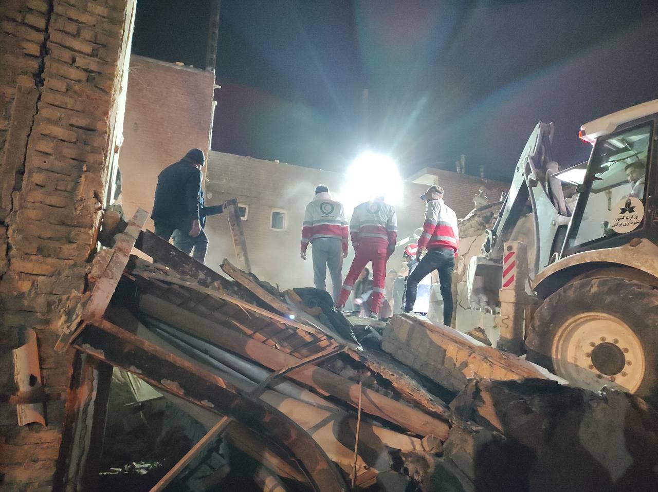 حادثه انفجار منزلی مسکونی در بوکان جان باختن ۶ عضو یک خانواده و مصدومیت ۲ نفر دیگر را رقم زد.
