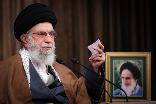 رهبر انقلاب سال ۱۴۰۰ را سال "تولید، پشتیبانیها، مانع زداییها" نامگذاری کردند رهبر انقلاب سال ۱۴۰۰ را سال “تولید، پشتیبانیها، مانع زداییها” نامگذاری کردند