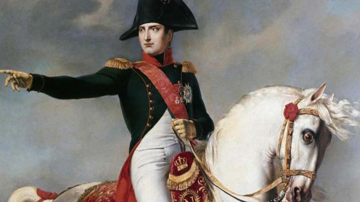   ناپلئون هم عملا از 1799 تا 1815 دیکتاتور فرانسه بود.