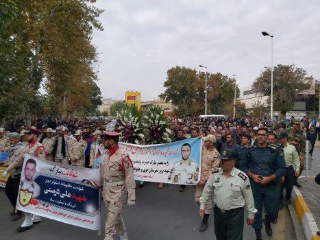 پیکرمطهر شهید علی درستی بر دوش مردم شهید پرور شهرستان خوی تشییع شد پیکرمطهر شهید علی درستی بر دوش مردم شهید پرور شهرستان خوی تشییع شد