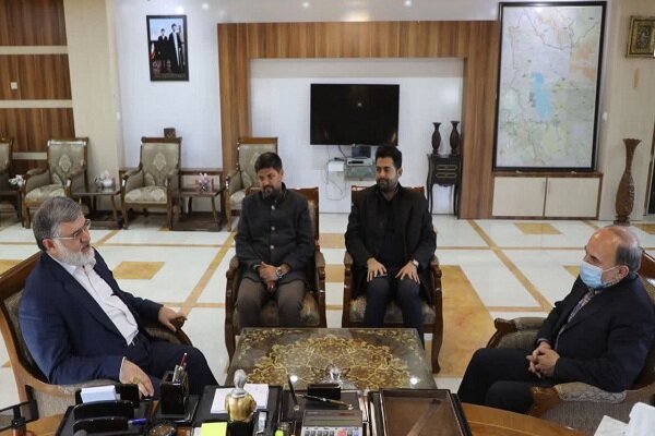 رئیس سازمان مدیریت بحران از مناطق زلزله زده خوی بازدید می کند