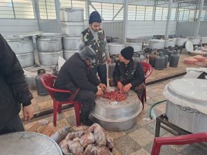 توزیع 4 هزار غذای گرم به زلزله‌زدگان شهرستان خوی+تصاویر
