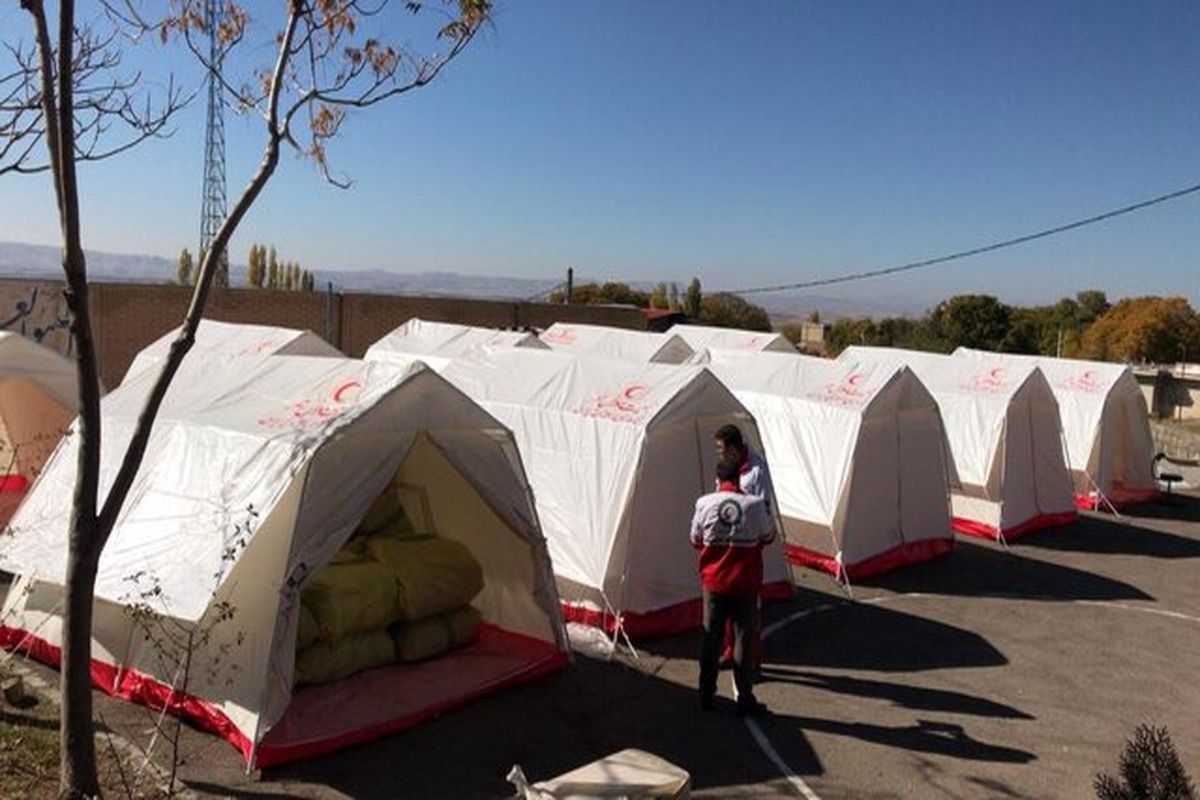 تامین برق چادر‌های اسکان موقت برای زلزله‌زدگان آذربایجان‌غربی