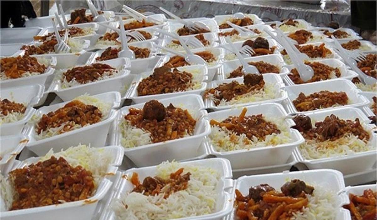طبخ و توزیع غذای گرم توسط گروه جهادی رهپویان سیدالشهداء (ع) شهر دیزج‌دیز