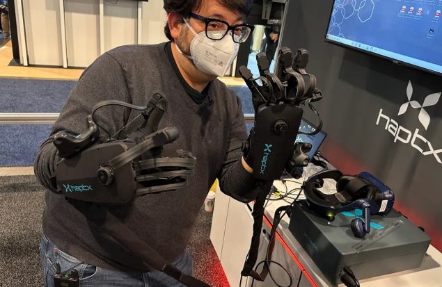 دستکش‌های مخصوص از واقعیت مجازی، امکان لمس اشیای خطرناک  با واقعیت مجازی را امکانپذیر کردند.